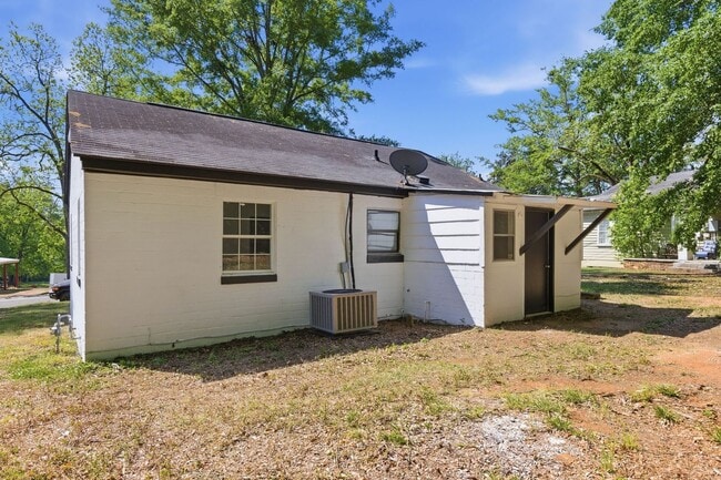 Building Photo - 116 Chester Ave