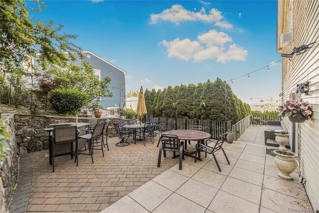 Building Photo - 243 Mary Lou Ave