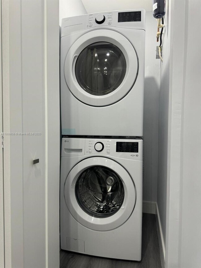 Building Photo - 1230 NW 70th St