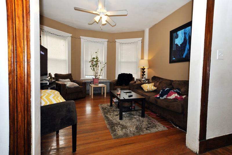 Building Photo - 144 Brooks St