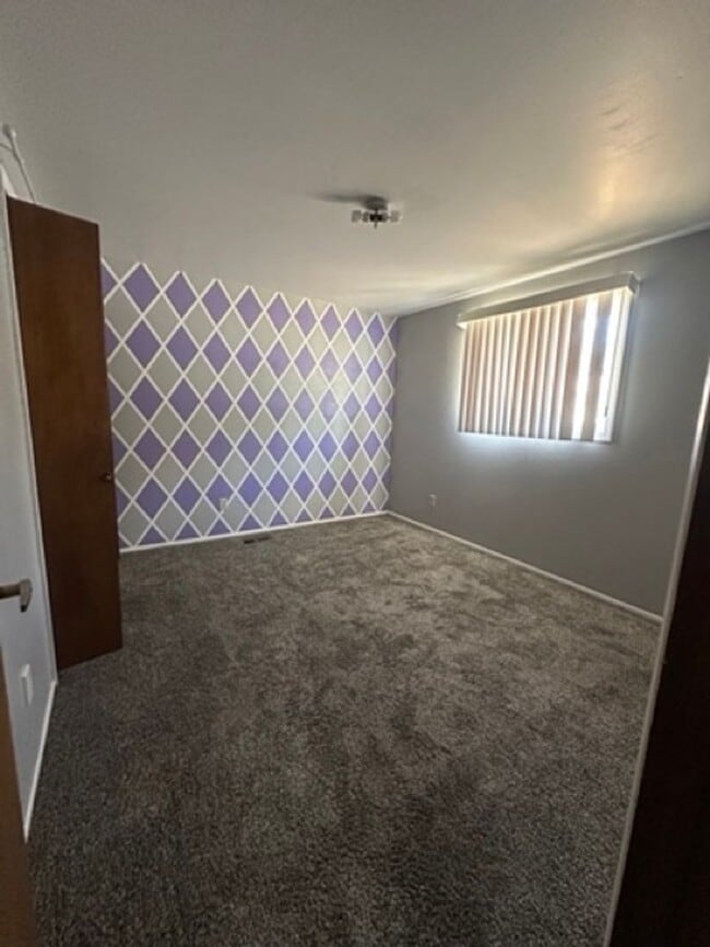Building Photo - Large 5 Bedroom Home in Cheney