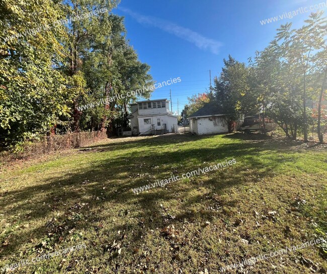 Building Photo - 1605 Pine St