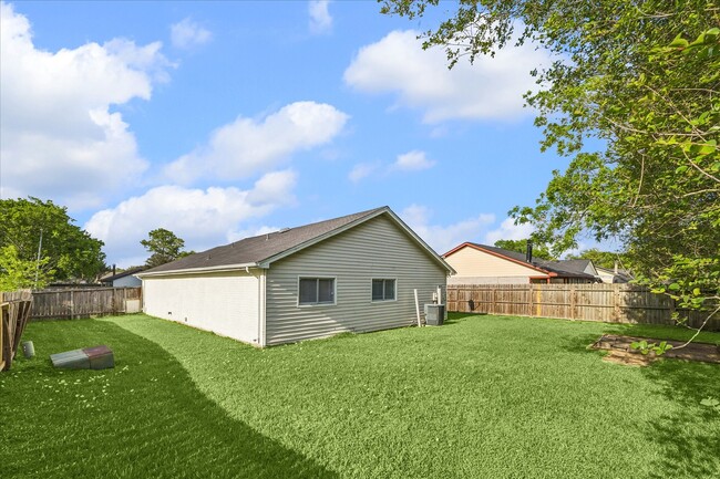 Building Photo - 10143 Towne Mist Dr