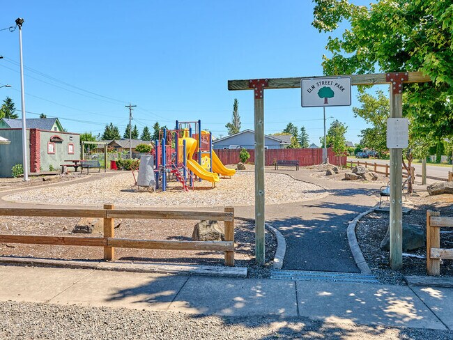 Building Photo - 485 1st St