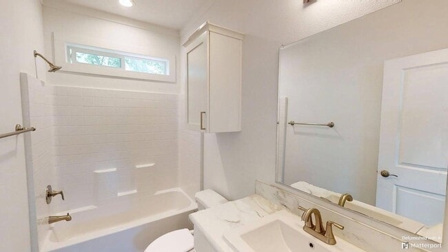 Building Photo - Clean new home in great location. close to downtown, parks, restaurants, shopping