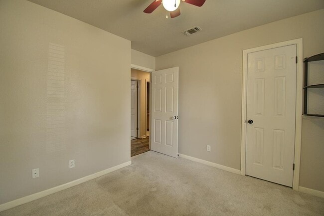 Building Photo - 117 Dover Dr