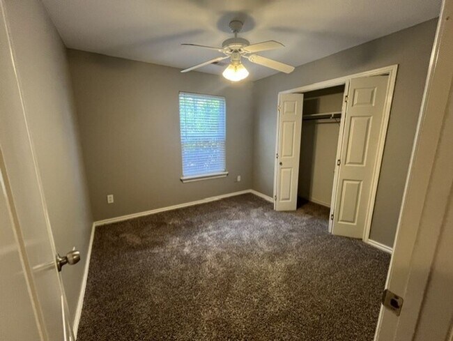 Building Photo - Great Location in Bentonville!