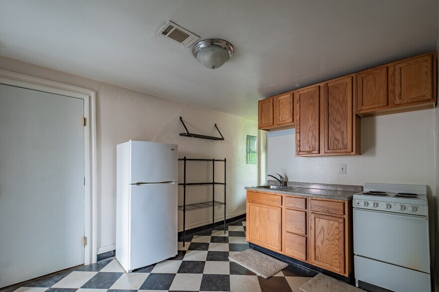 Building Photo - 86 S 15th St