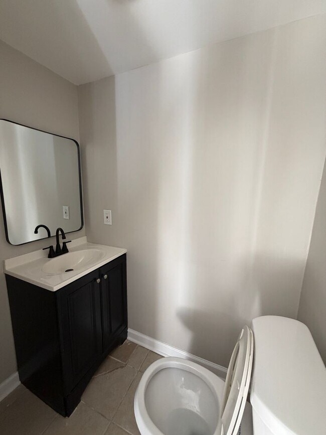 Building Photo - 2071 Lenoa Ln