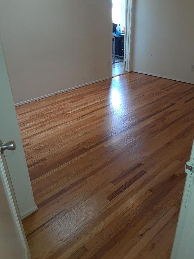 Building Photo - 7 bedrooms $1000 each w/ SPA