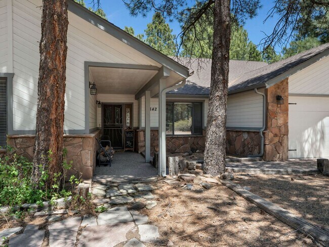 Building Photo - Gorgeous Country Club Rental