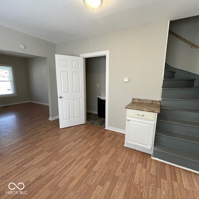 Building Photo - 2009 Westview Dr