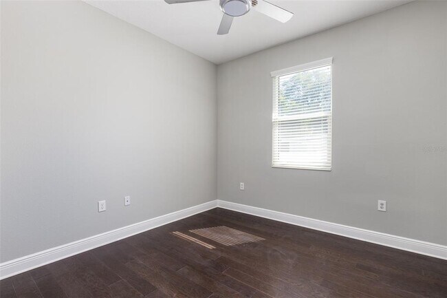 Building Photo - 506 E Robles St