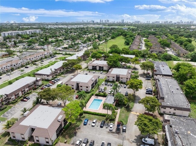 Building Photo - 20905 NE 8th Ct