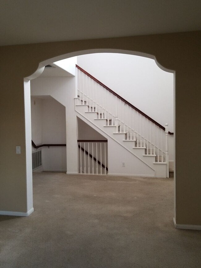 Building Photo - 1350 sqft 2 Bed plus Den, 2 Bath Chula Vista 2Car Garage, Gated community