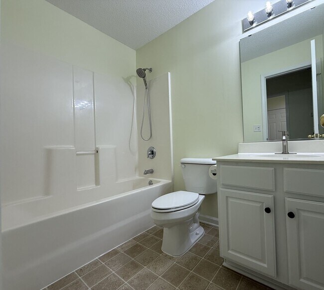 Building Photo - Myrtle Beach - 3 Bedroom / 2 Bathroom Home