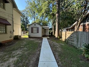 Building Photo - Cloverdale Quarter