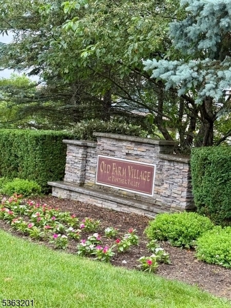Building Photo - 235 Old Farm Dr