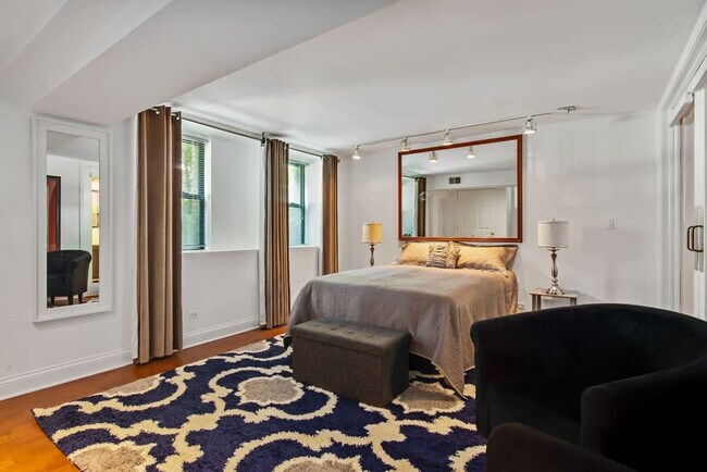 Building Photo - 1633 N North Park Avenue