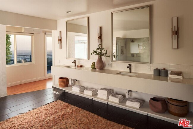Building Photo - 8464 Cole Crest Dr