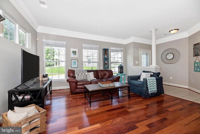 Building Photo - 10202 Woodthrush Dr