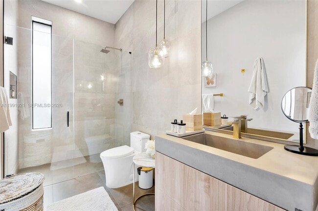 Building Photo - 2215 NE 19th St