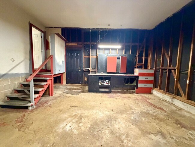 Building Photo - Nice Split Level Home in Huntsville! Fenced Yard and 2 car garage!