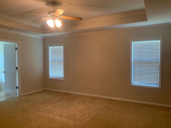 Building Photo - 4bd/2ba located in the Highlands Subdivision right off of Bemiss.