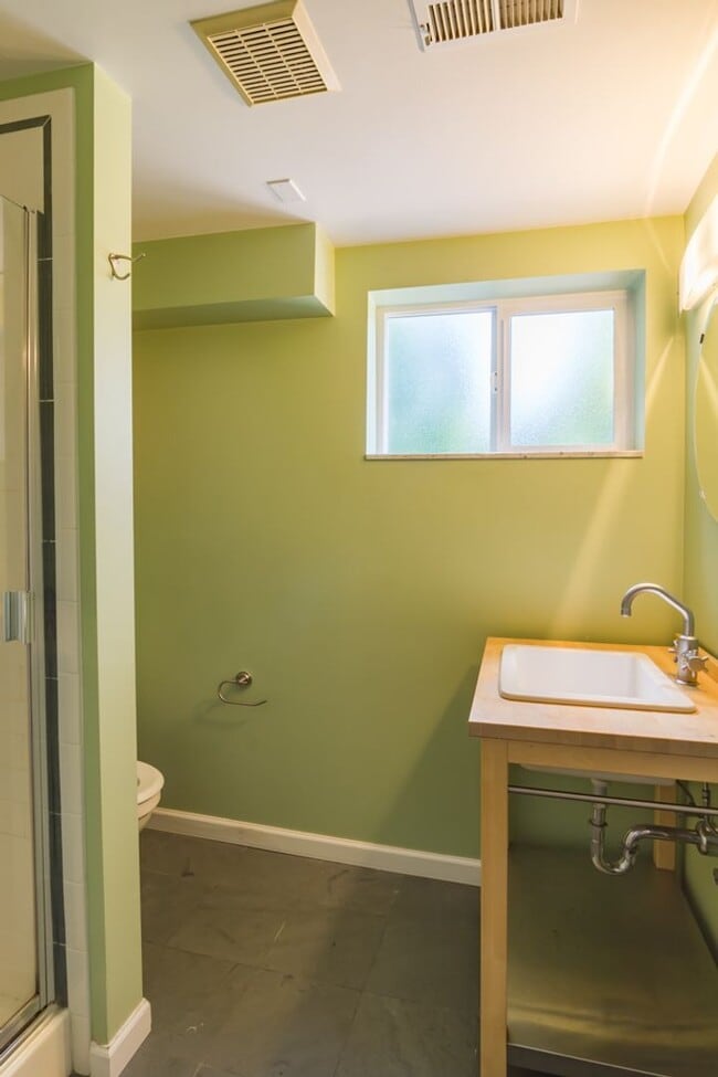 Building Photo - 2bd/1.75ba Seattle House