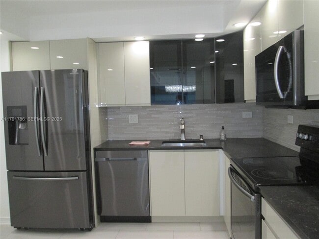 Building Photo - 251 174th St