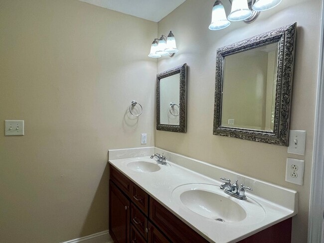 Building Photo - 3 bedroom + loft & 2.5 baths in gated community