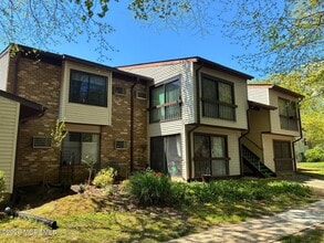 Building Photo - 131 Amberly Dr