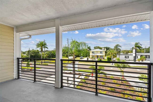 Building Photo - 650 E Tarpon Ave