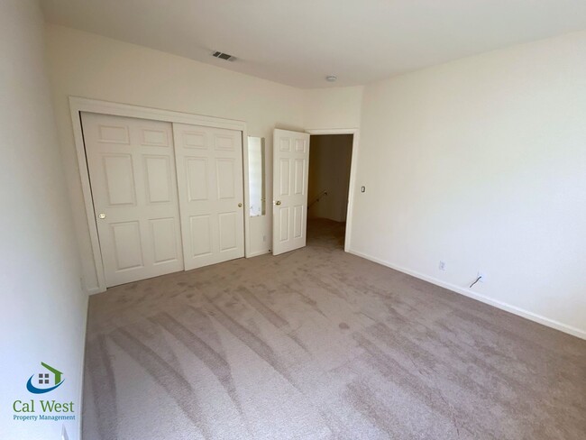 Building Photo - $6995-Amazing 4 Bed/3 Bath Home in Mtn. Vi...