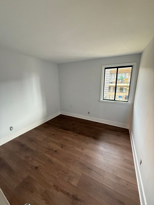 Building Photo - Cozy 2BD 1BTH beautifully updated condo in Suitland ready for move in