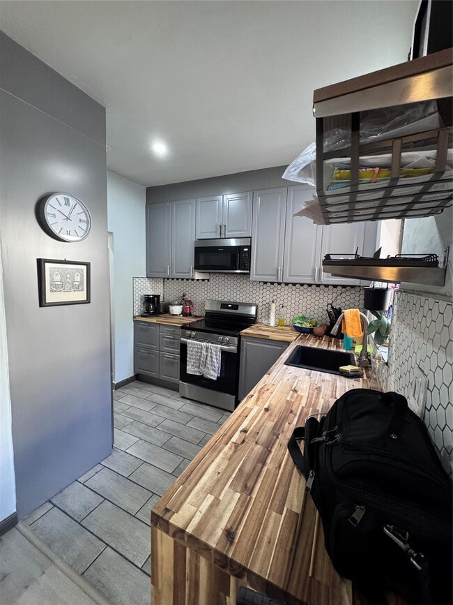 Building Photo - 1417 Avon Ln