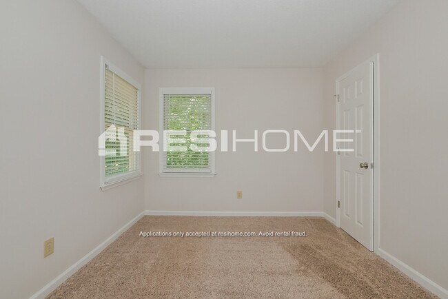 Building Photo - 10 Homeport Dr