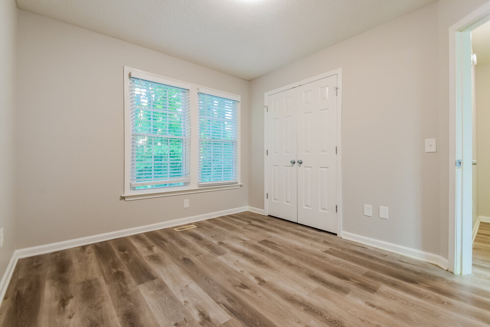 Building Photo - 547 Riverbirch Trce
