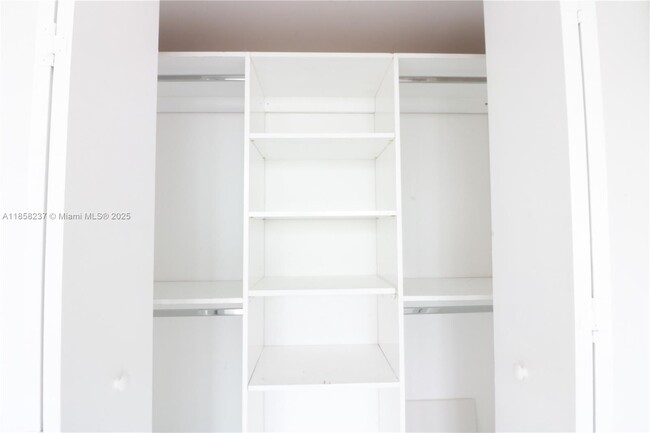 Building Photo - 495 Brickell Ave
