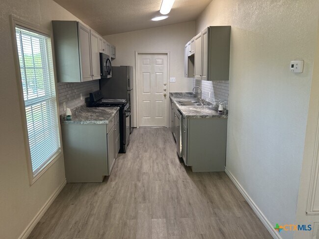 Building Photo - 912 Southside Dr