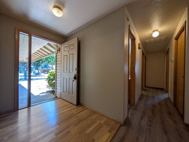 Building Photo - Wonderful 3-Bedroom, 2-Bath Home With Large Yard & A/C!