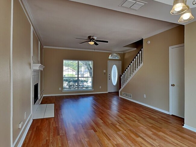 Building Photo - 1017 Woodall Dr