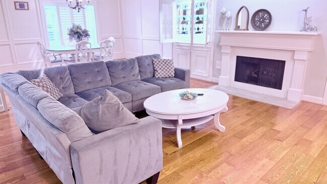 Building Photo - 1802 Potomac Dr