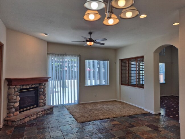 Building Photo - Beautiful 4 bedroom 3.5 bath in Natomas Park