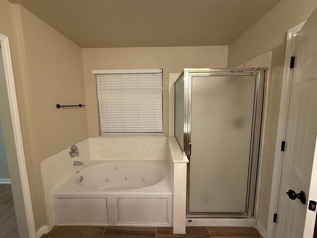 Building Photo - 11505 Emerald Falls Dr