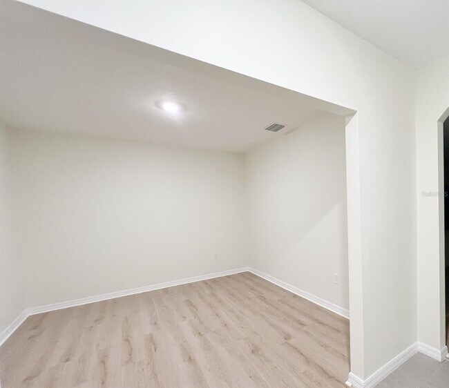 Building Photo - 16336 Little Garden Dr