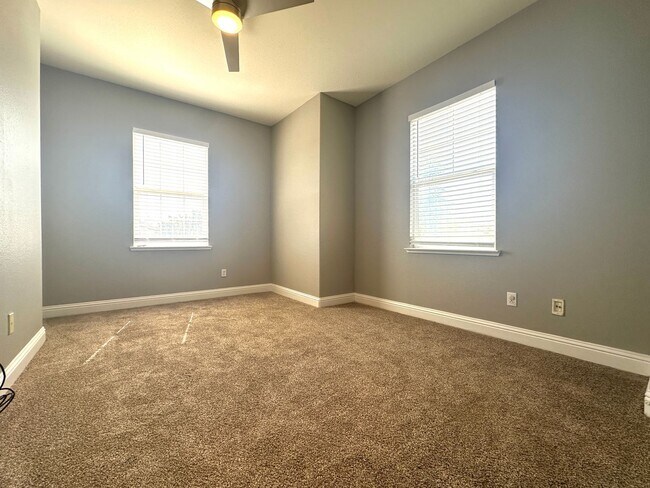 Building Photo - 2369 Fernwood Ln