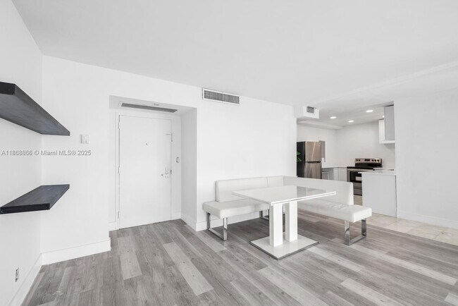 Building Photo - 780 NE 69th St