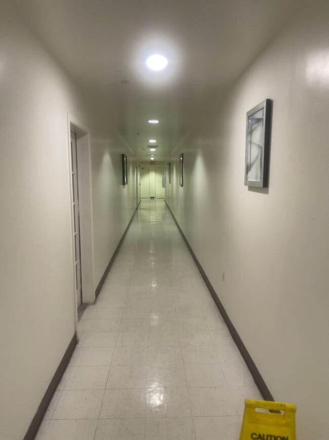 Building Photo - 3bdrm Apartment including utilities