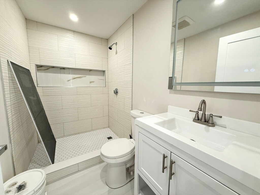 Building Photo - 10 Cawfield St